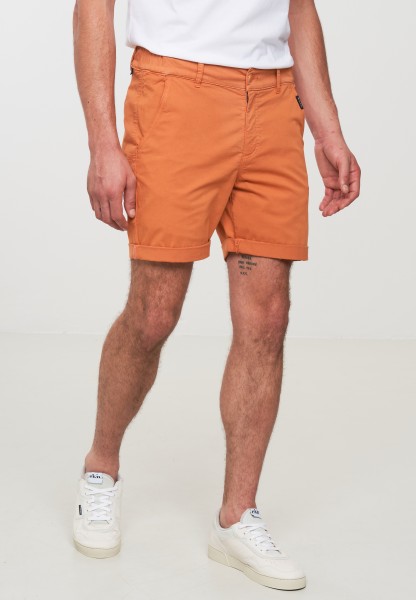 recolution - MARJORAM - Chino Shorts aus Biobaumwolle - sunset orange