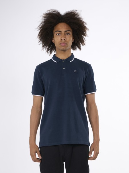 KnowledgeCotton Apparel - Polo with badge and contract stripe at rib - Total Eclipse